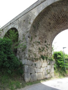 ponte sereno (ferntino) con basamento megalitico